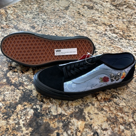 NWT Van’s Off the Wall Tiger Design Sneakers - Picture 5 of 9